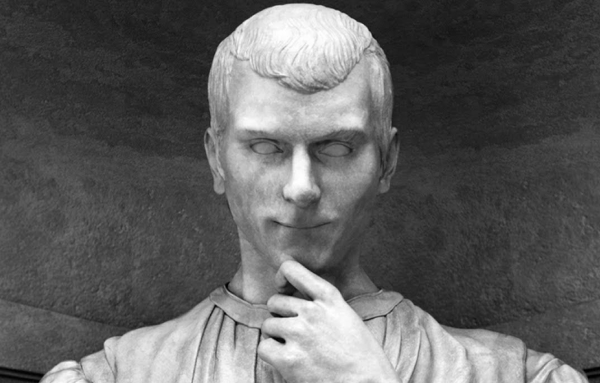 Estatua Nicolas Maquiavelo